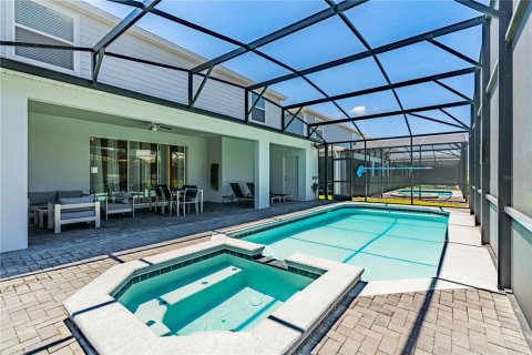 House in Davenport, Florida 8 bedrooms, 373.93 sq.m. № 2099504 - photo 9