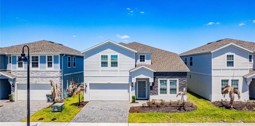 House in Davenport, Florida 8 bedrooms, 373.93 sq.m. № 2099504