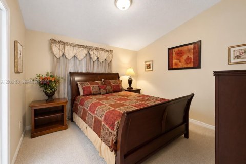 Townhouse in Pembroke Pines, Florida 3 bedrooms, 126.44 sq.m. № 2089417 - photo 10