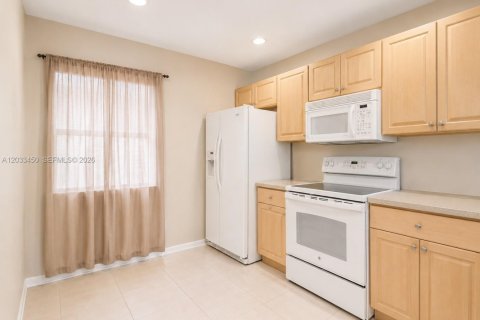 Townhouse in Pembroke Pines, Florida 3 bedrooms, 126.44 sq.m. № 2089417 - photo 6