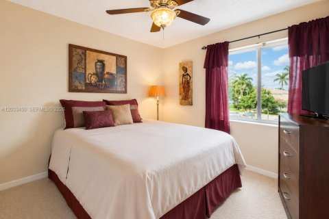 Townhouse in Pembroke Pines, Florida 3 bedrooms, 126.44 sq.m. № 2089417 - photo 14