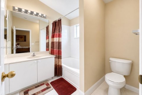 Townhouse in Pembroke Pines, Florida 3 bedrooms, 126.44 sq.m. № 2089417 - photo 12
