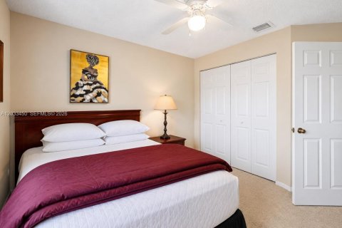 Townhouse in Pembroke Pines, Florida 3 bedrooms, 126.44 sq.m. № 2089417 - photo 15