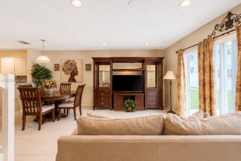 Townhouse in Pembroke Pines, Florida 3 bedrooms, 126.44 sq.m. № 2089417 - photo 4
