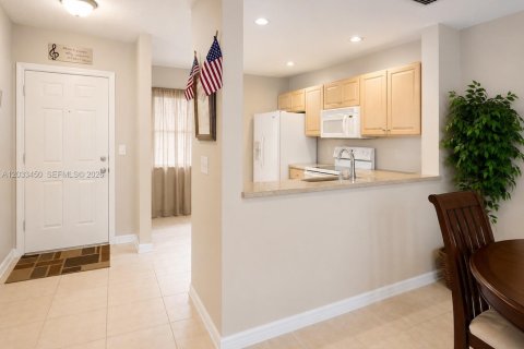 Townhouse in Pembroke Pines, Florida 3 bedrooms, 126.44 sq.m. № 2089417 - photo 2