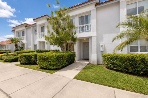 Townhouse in Pembroke Pines, Florida 3 bedrooms, 126.44 sq.m. № 2089417