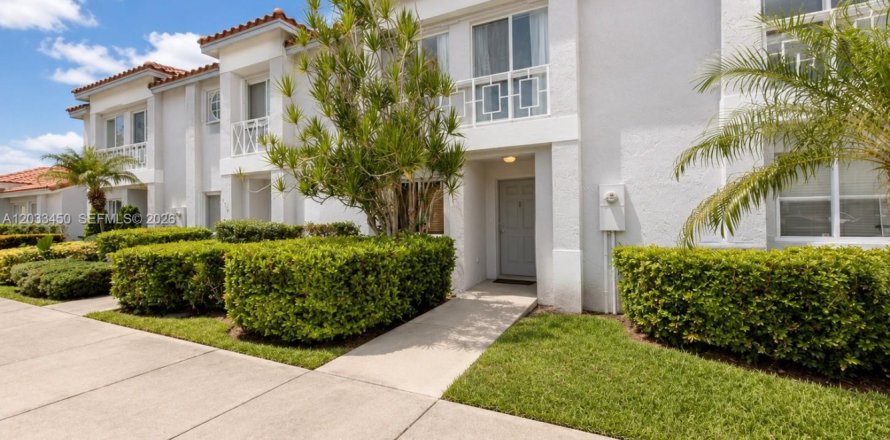 Townhouse in Pembroke Pines, Florida 3 bedrooms, 126.44 sq.m. № 2089417