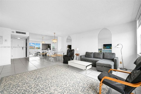 Copropriété à vendre à North Miami, Floride: 1 chambre, 79.43 m2 № 2013600 - photo 13