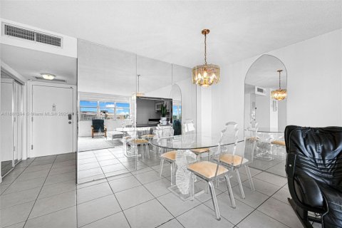 Copropriété à vendre à North Miami, Floride: 1 chambre, 79.43 m2 № 2013600 - photo 4
