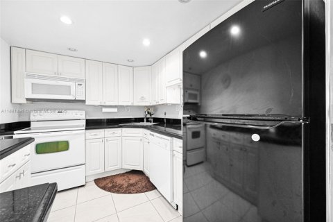 Copropriété à vendre à North Miami, Floride: 1 chambre, 79.43 m2 № 2013600 - photo 17