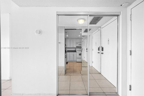 Copropriété à vendre à North Miami, Floride: 1 chambre, 79.43 m2 № 2013600 - photo 20