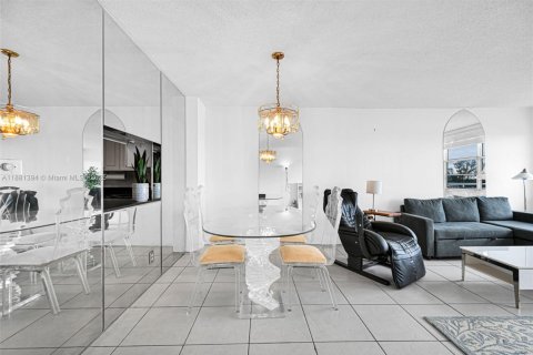 Copropriété à vendre à North Miami, Floride: 1 chambre, 79.43 m2 № 2013600 - photo 6