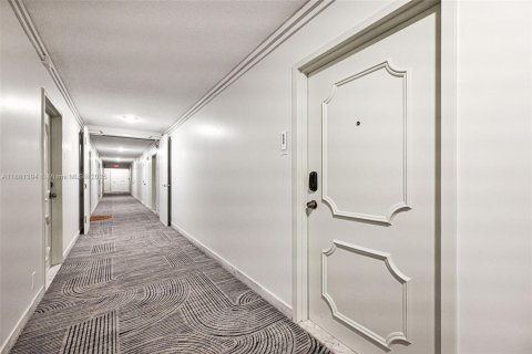 Copropriété à vendre à North Miami, Floride: 1 chambre, 79.43 m2 № 2013600 - photo 2