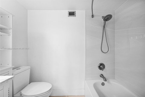Copropriété à vendre à North Miami, Floride: 1 chambre, 79.43 m2 № 2013600 - photo 26