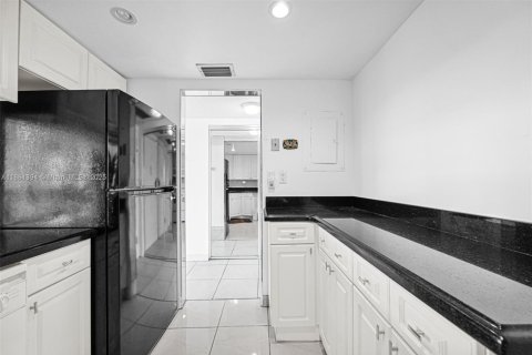 Copropriété à vendre à North Miami, Floride: 1 chambre, 79.43 m2 № 2013600 - photo 19