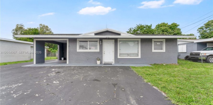 House in Lauderhill, Florida 3 bedrooms, 106.37 sq.m. № 2169357