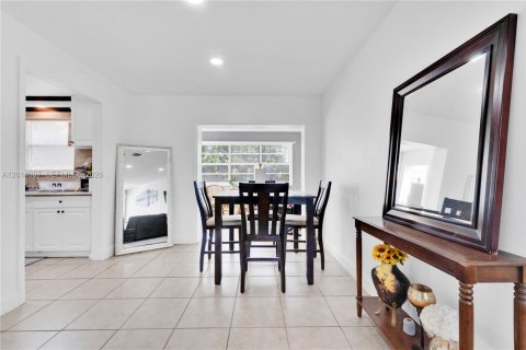 House in Lauderhill, Florida 3 bedrooms, 106.37 sq.m. № 2169357 - photo 6