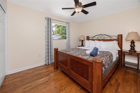 House in Largo, Florida 4 bedrooms, 193.24 sq.m. № 1721034 - photo 27