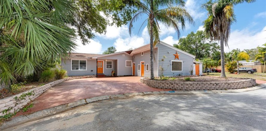 House in Largo, Florida 4 bedrooms, 193.24 sq.m. № 1721034