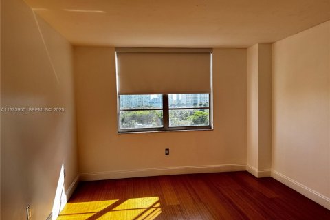 Condominio en alquiler en Aventura, Florida, 2 dormitorios, 113.34 m2 № 1992229 - foto 7
