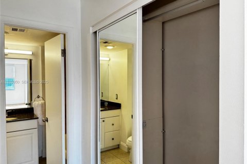 Condominio en alquiler en Aventura, Florida, 2 dormitorios, 113.34 m2 № 1992229 - foto 12