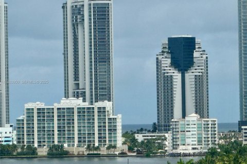 Condominio en alquiler en Aventura, Florida, 2 dormitorios, 113.34 m2 № 1992229 - foto 23