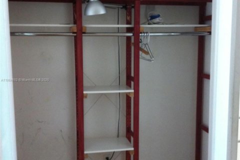 Купить кондоминиум в Майами-Бич, Флорида 40.04м2, № 2037404 - фото 17