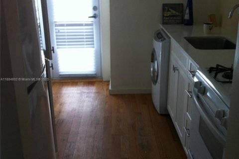 Купить кондоминиум в Майами-Бич, Флорида 40.04м2, № 2037404 - фото 19