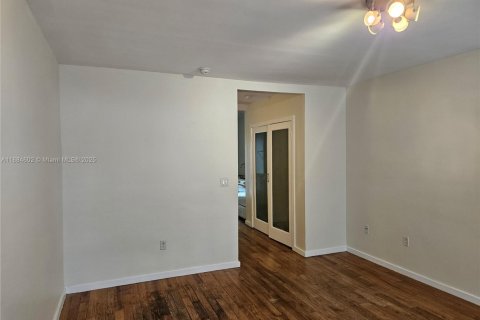 Купить кондоминиум в Майами-Бич, Флорида 40.04м2, № 2037404 - фото 12