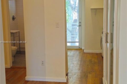 Купить кондоминиум в Майами-Бич, Флорида 40.04м2, № 2037404 - фото 23