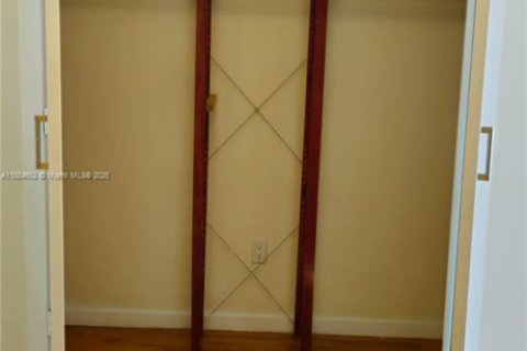 Купить кондоминиум в Майами-Бич, Флорида 40.04м2, № 2037404 - фото 20