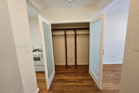 Купить кондоминиум в Майами-Бич, Флорида 40.04м2, № 2037404 - фото 9