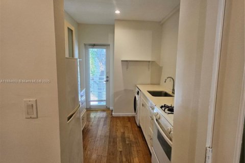 Купить кондоминиум в Майами-Бич, Флорида 40.04м2, № 2037404 - фото 8