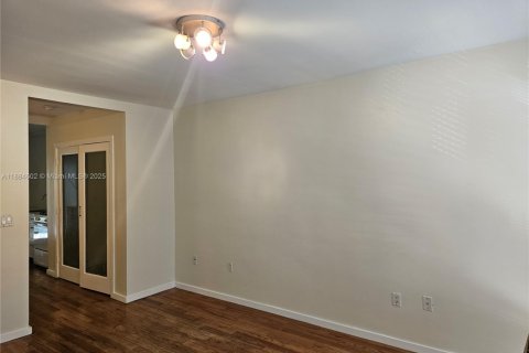 Купить кондоминиум в Майами-Бич, Флорида 40.04м2, № 2037404 - фото 11