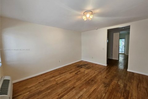 Купить кондоминиум в Майами-Бич, Флорида 40.04м2, № 2037404 - фото 14