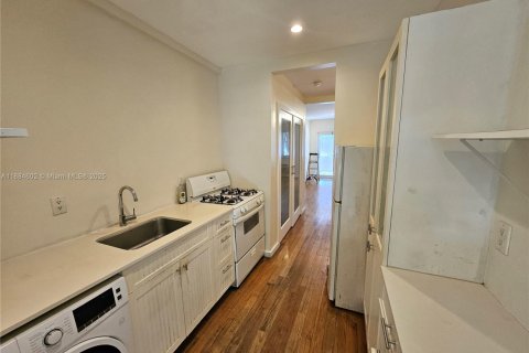 Студия в кондо в Майами-Бич, Флорида № 2037404