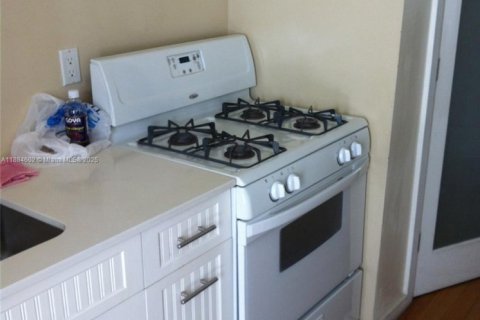 Купить кондоминиум в Майами-Бич, Флорида 40.04м2, № 2037404 - фото 18