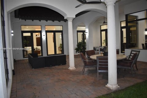 House in Davie, Florida 4 bedrooms, 385.36 sq.m. № 2036330 - photo 6