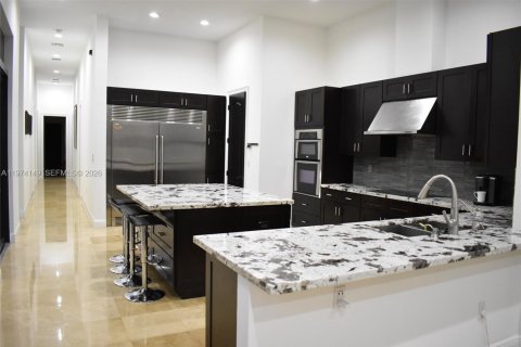 House in Davie, Florida 4 bedrooms, 385.36 sq.m. № 2036330 - photo 9