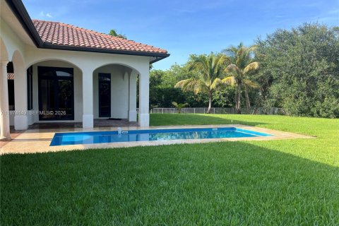 House in Davie, Florida 4 bedrooms, 385.36 sq.m. № 2036330 - photo 5