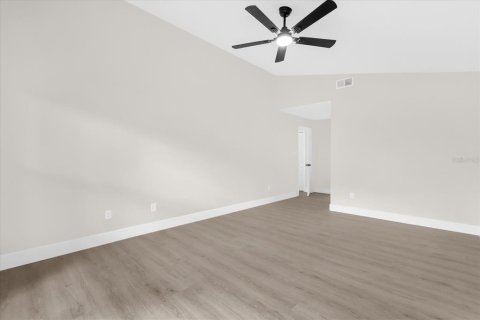 Villa ou maison à louer à Lake Mary, Floride: 3 chambres, 130.16 m2 № 2430863 - photo 8