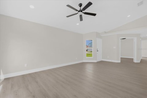 Villa ou maison à louer à Lake Mary, Floride: 3 chambres, 130.16 m2 № 2430863 - photo 4
