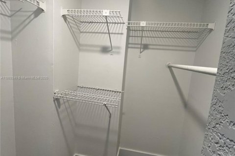 Copropriété à louer à Miami, Floride: 2 chambres, 80.55 m2 № 1929919 - photo 10