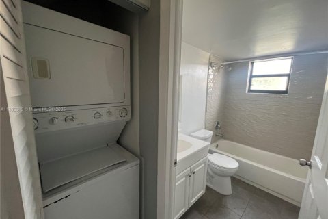 Copropriété à louer à Miami, Floride: 2 chambres, 80.55 m2 № 1929919 - photo 9