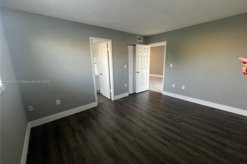 Copropriété à louer à Miami, Floride: 2 chambres, 80.55 m2 № 1929919 - photo 12