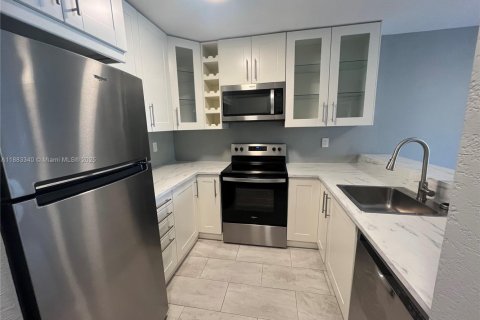 Copropriété à louer à Miami, Floride: 2 chambres, 80.55 m2 № 1929919 - photo 1