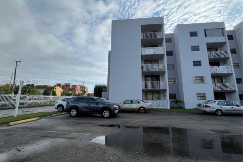 Copropriété à louer à Miami, Floride: 2 chambres, 80.55 m2 № 1929919 - photo 18