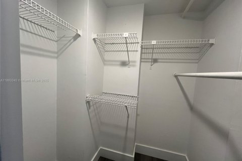 Copropriété à louer à Miami, Floride: 2 chambres, 80.55 m2 № 1929919 - photo 17