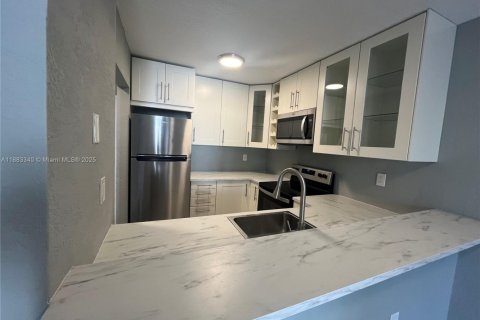 Copropriété à louer à Miami, Floride: 2 chambres, 80.55 m2 № 1929919 - photo 4