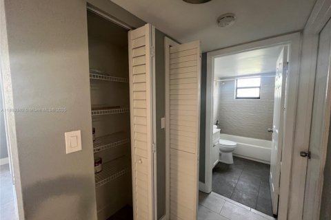 Copropriété à louer à Miami, Floride: 2 chambres, 80.55 m2 № 1929919 - photo 7